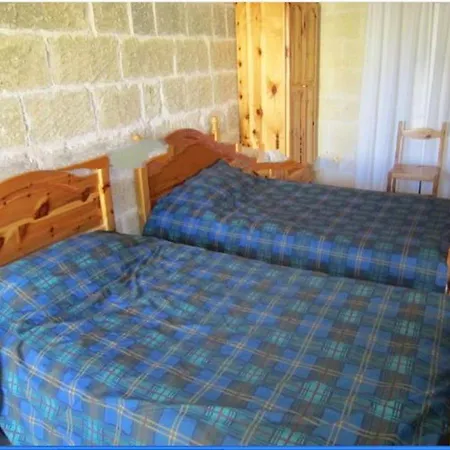 4 Bedrooms With Private Pool At L * Għarb